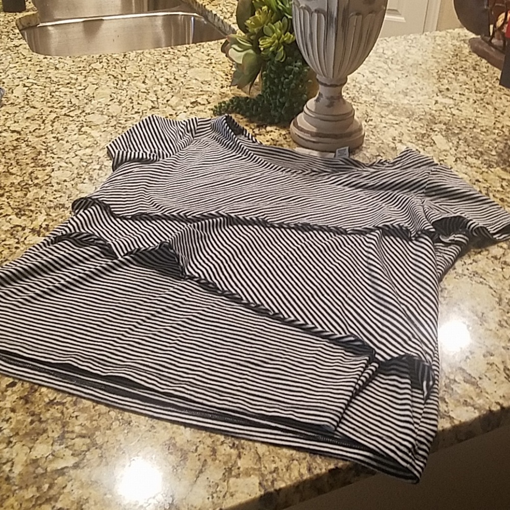 short sleeve shirt SIZE L
